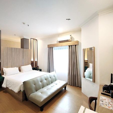 Royal Park Hotel Samarinda Buitenkant foto