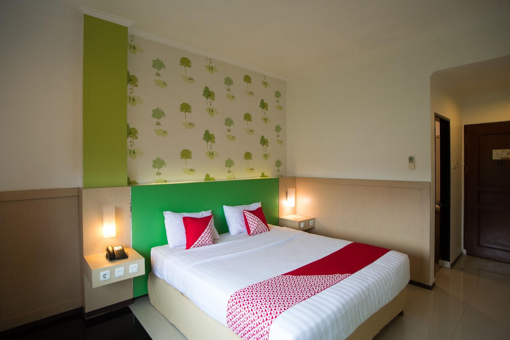 Royal Park Hotel Samarinda Buitenkant foto