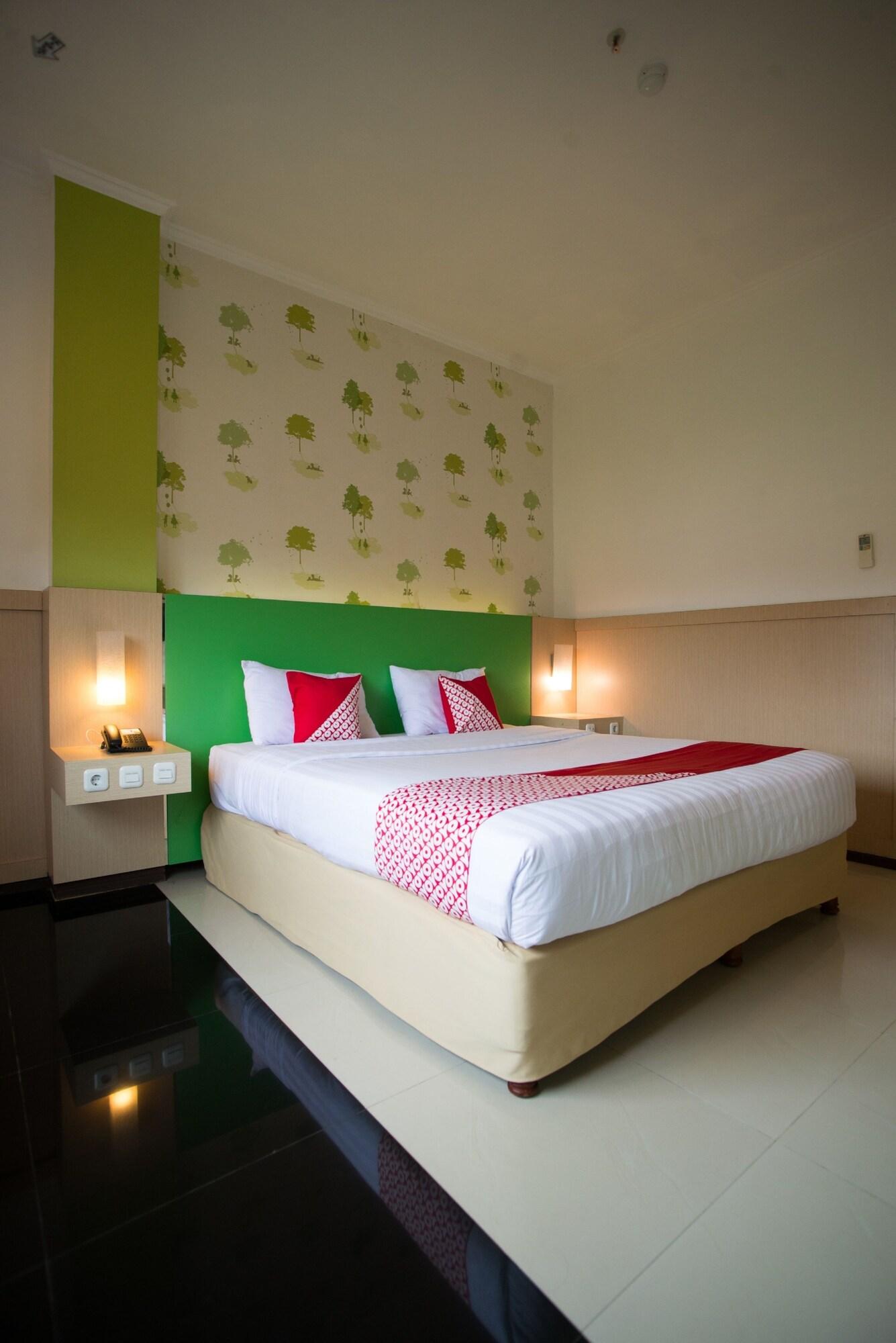 Royal Park Hotel Samarinda Buitenkant foto