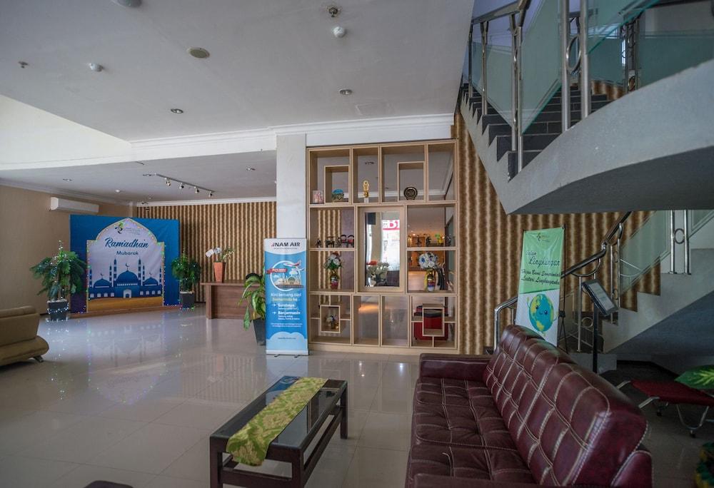Royal Park Hotel Samarinda Buitenkant foto