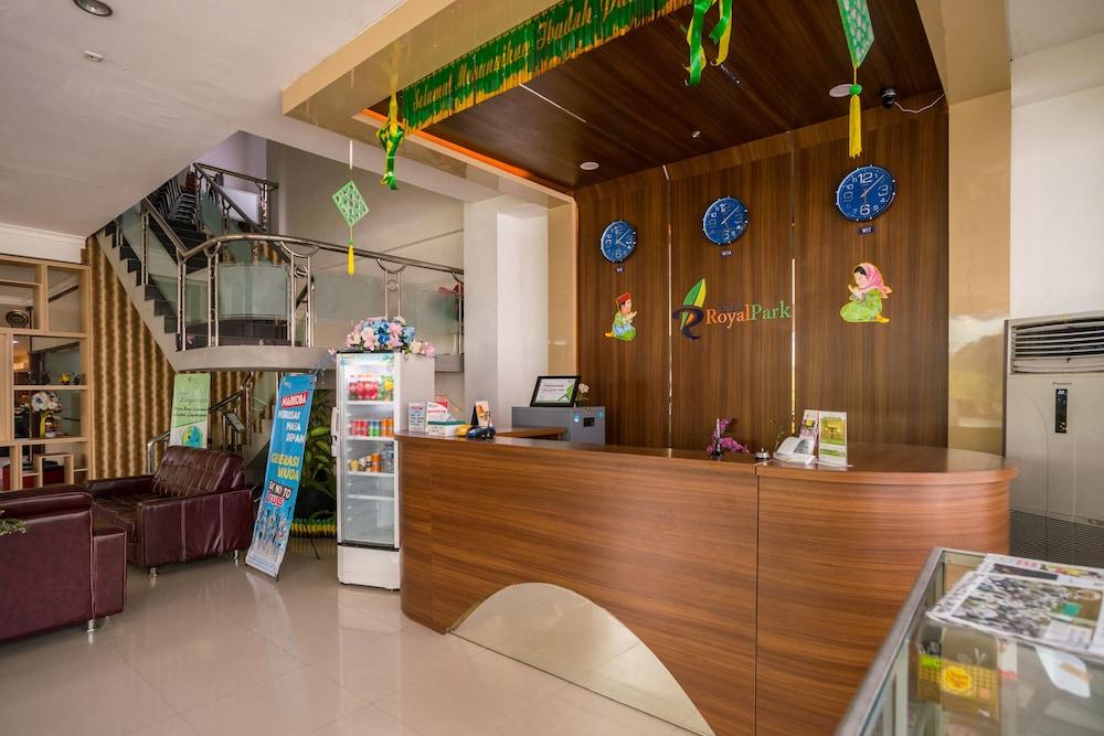 Royal Park Hotel Samarinda Buitenkant foto