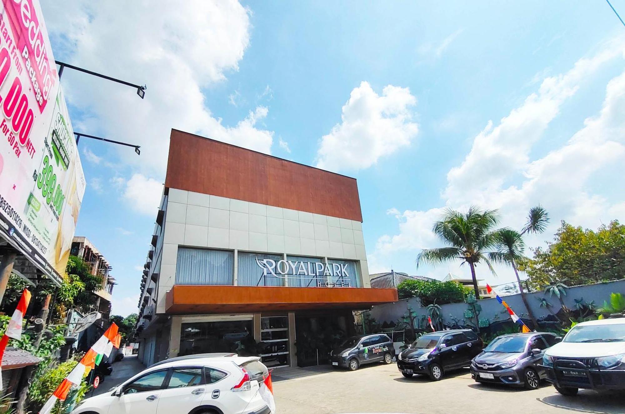 Royal Park Hotel Samarinda Buitenkant foto