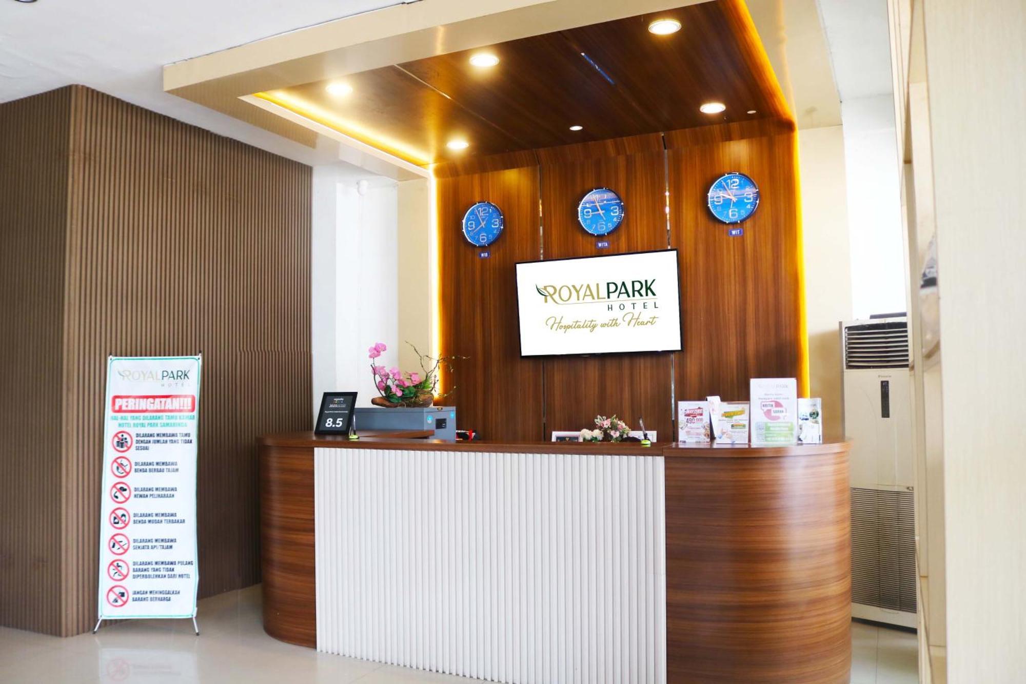 Royal Park Hotel Samarinda Buitenkant foto