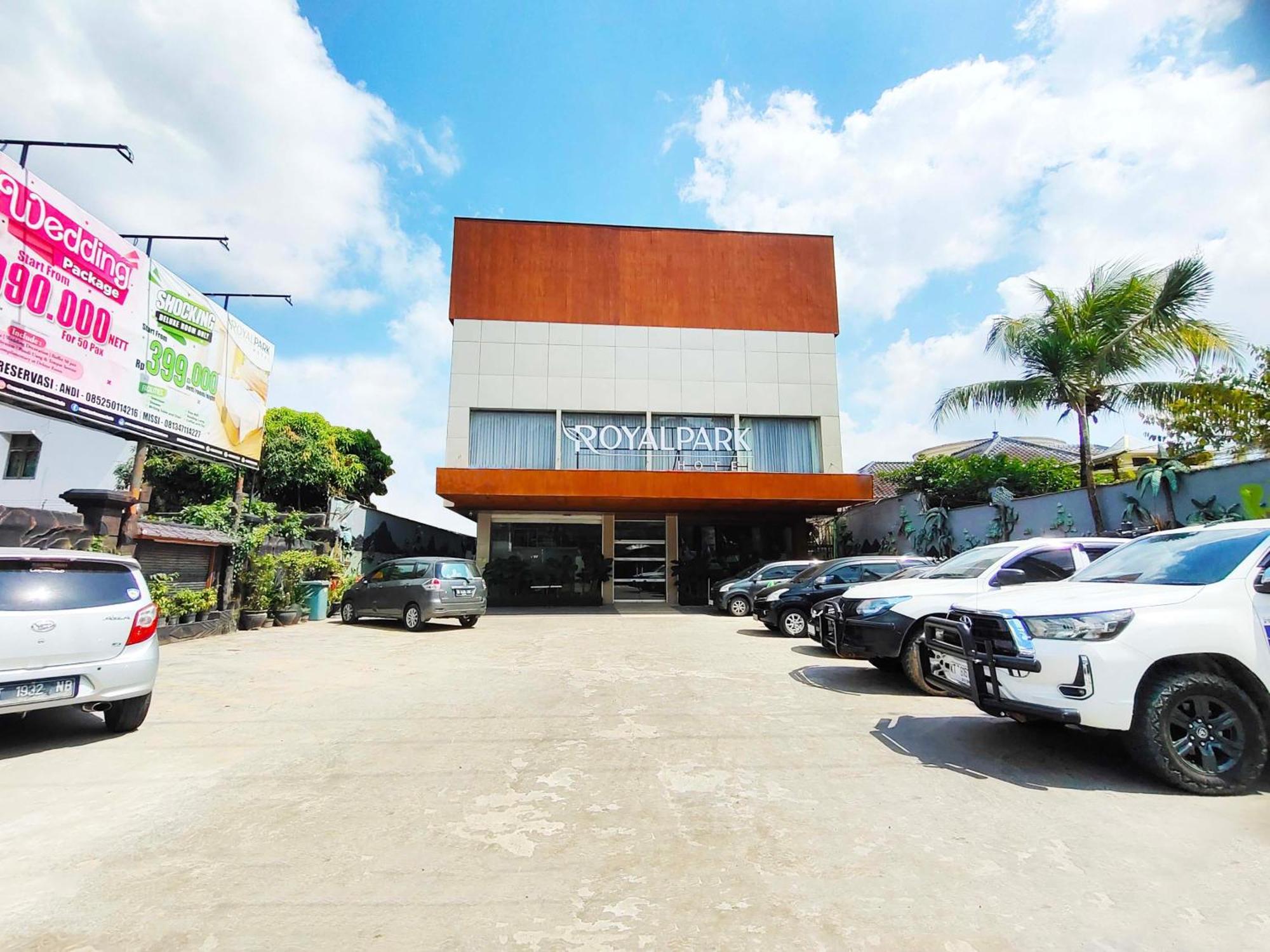 Royal Park Hotel Samarinda Buitenkant foto