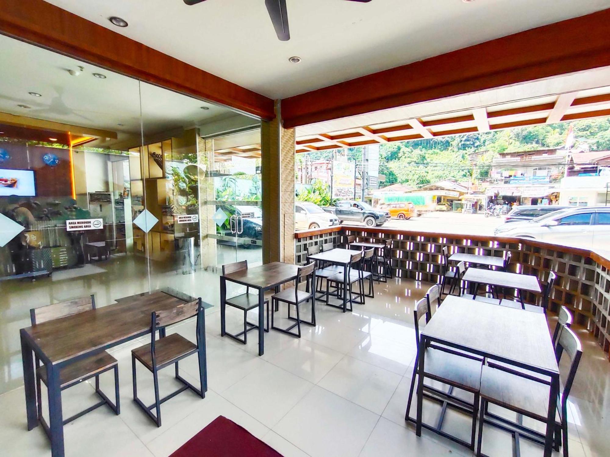 Royal Park Hotel Samarinda Buitenkant foto