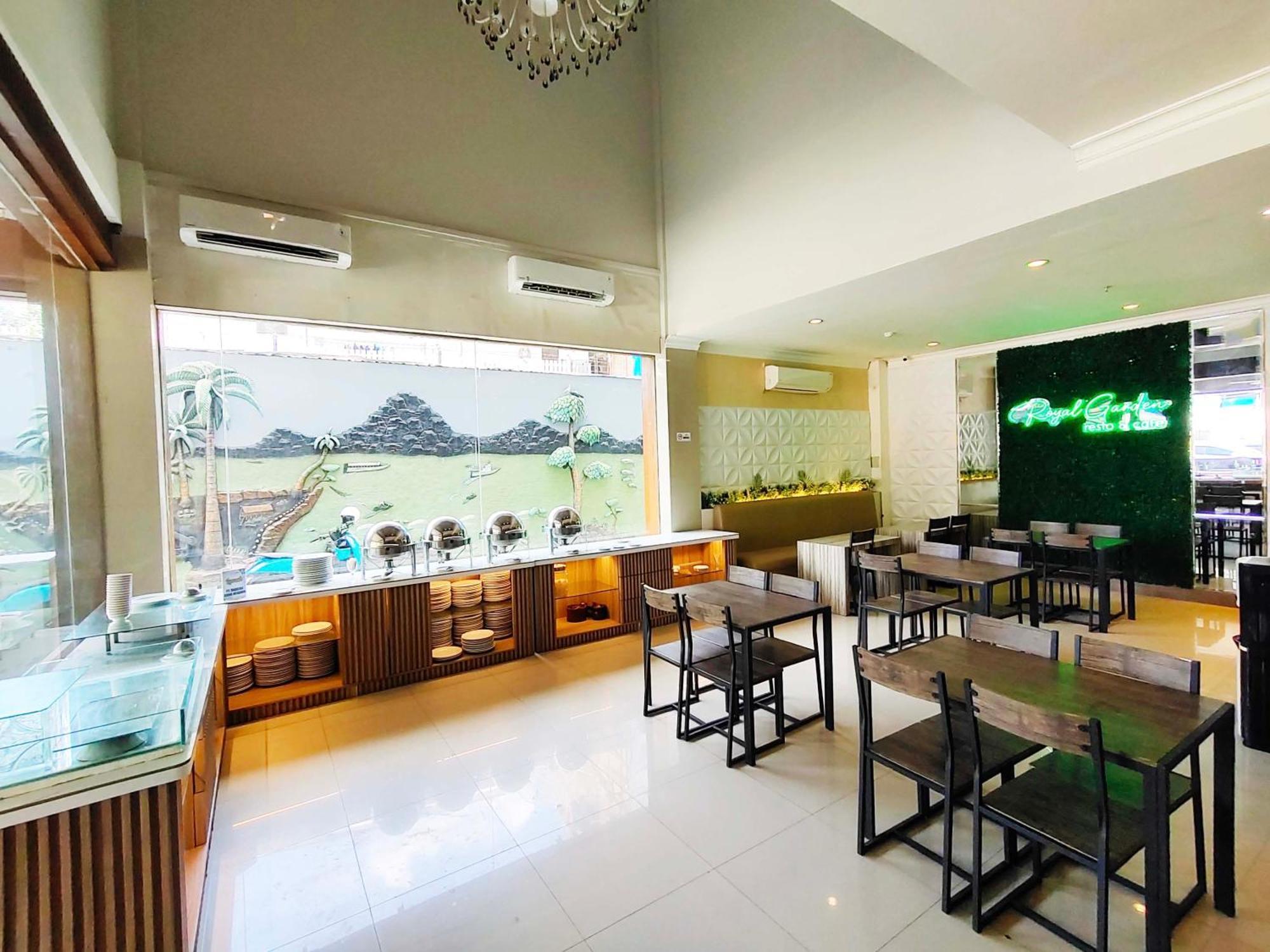 Royal Park Hotel Samarinda Buitenkant foto