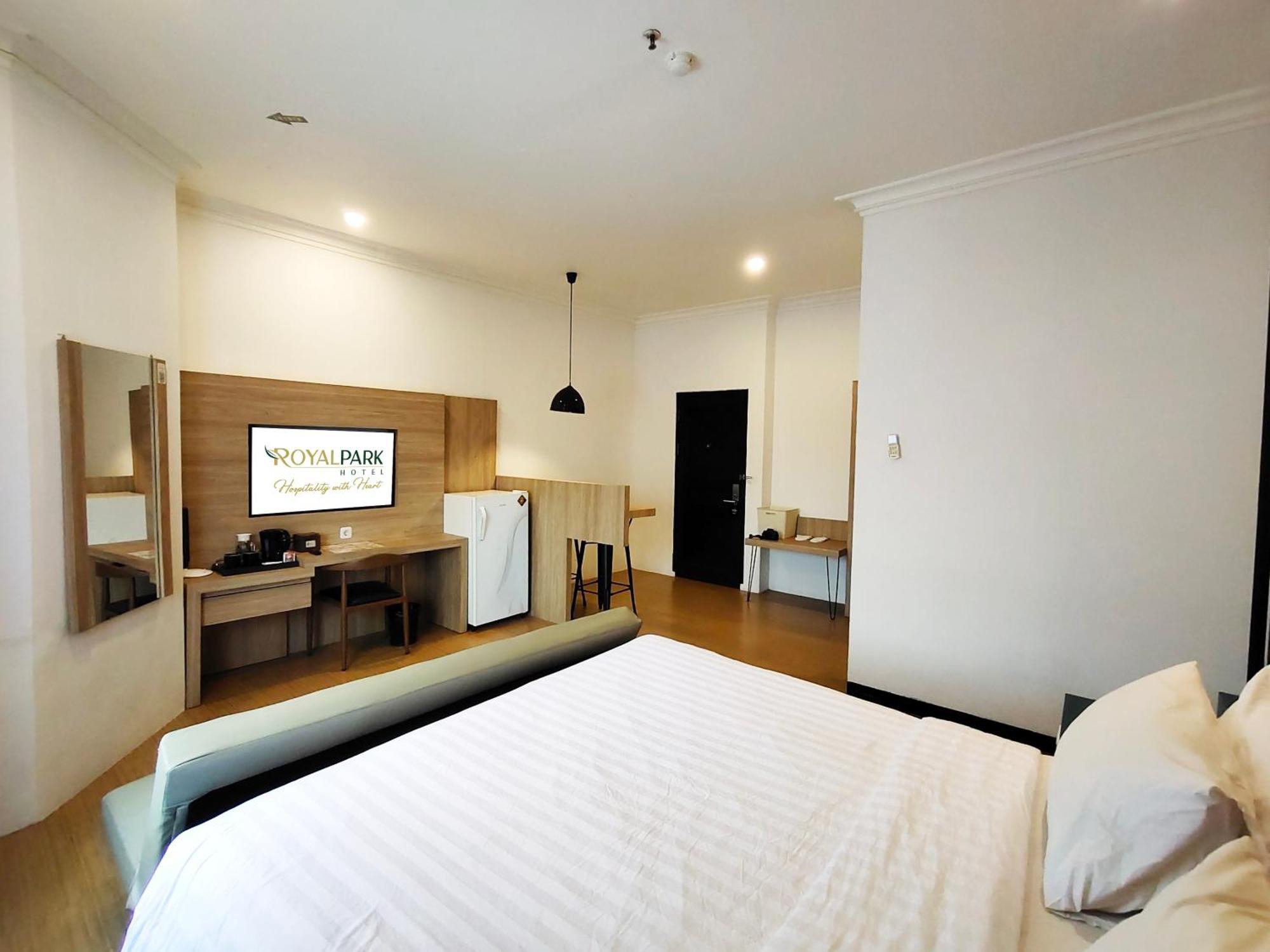 Royal Park Hotel Samarinda Buitenkant foto