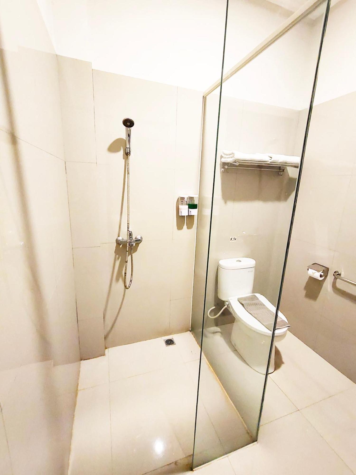 Royal Park Hotel Samarinda Buitenkant foto