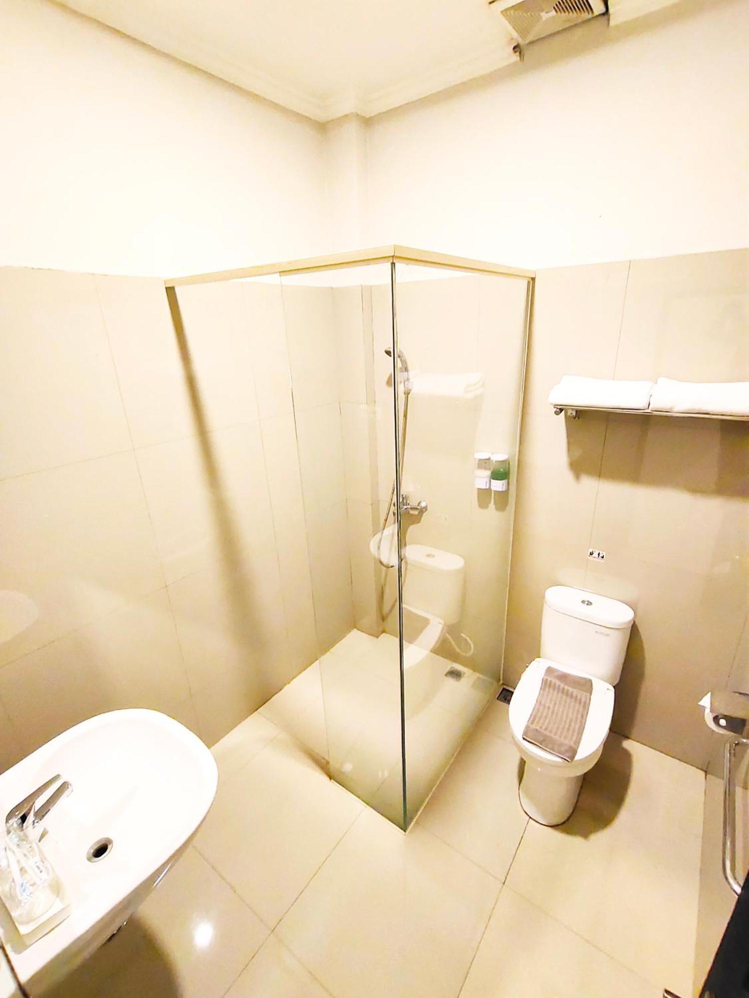 Royal Park Hotel Samarinda Buitenkant foto