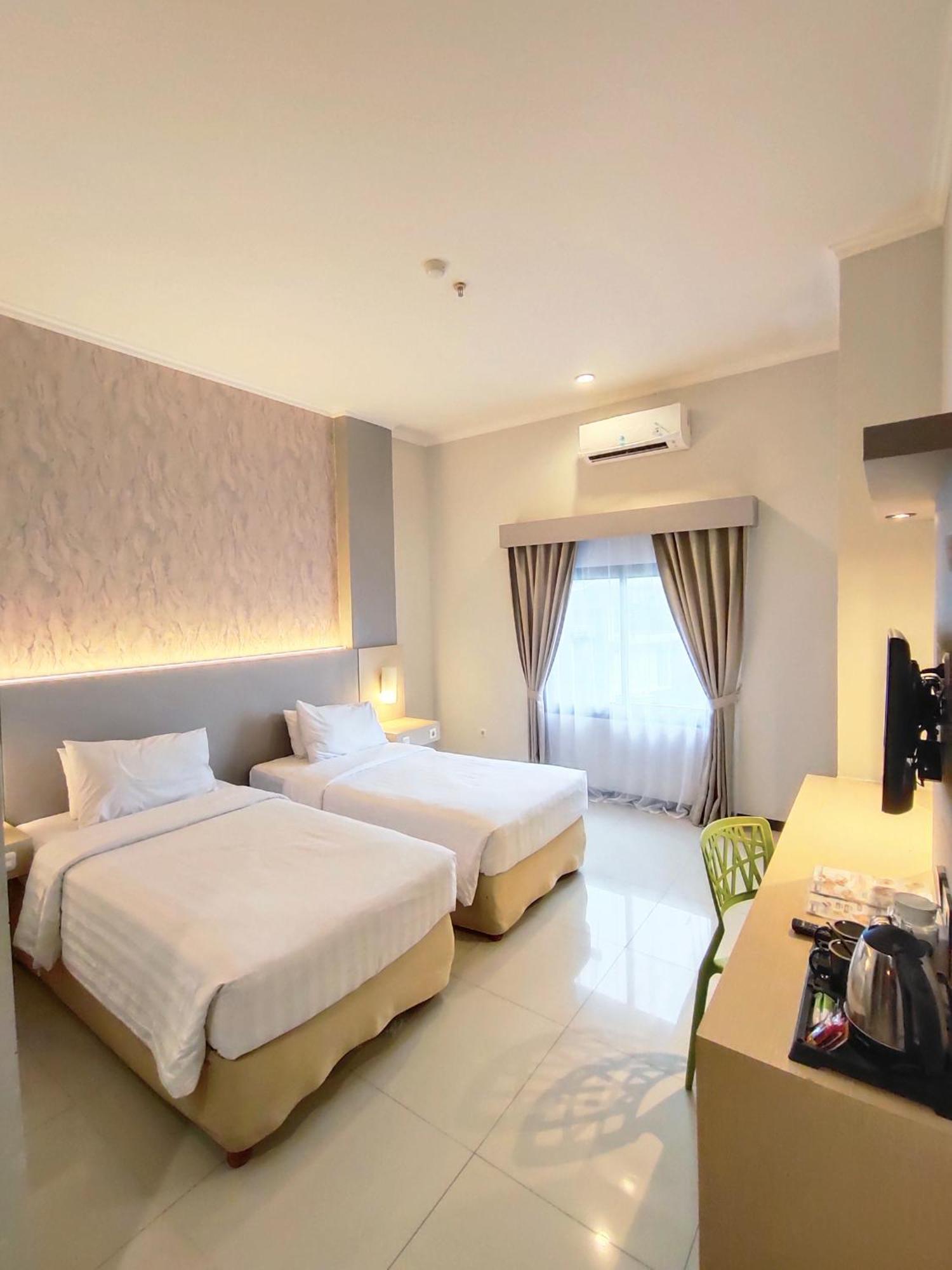 Royal Park Hotel Samarinda Buitenkant foto