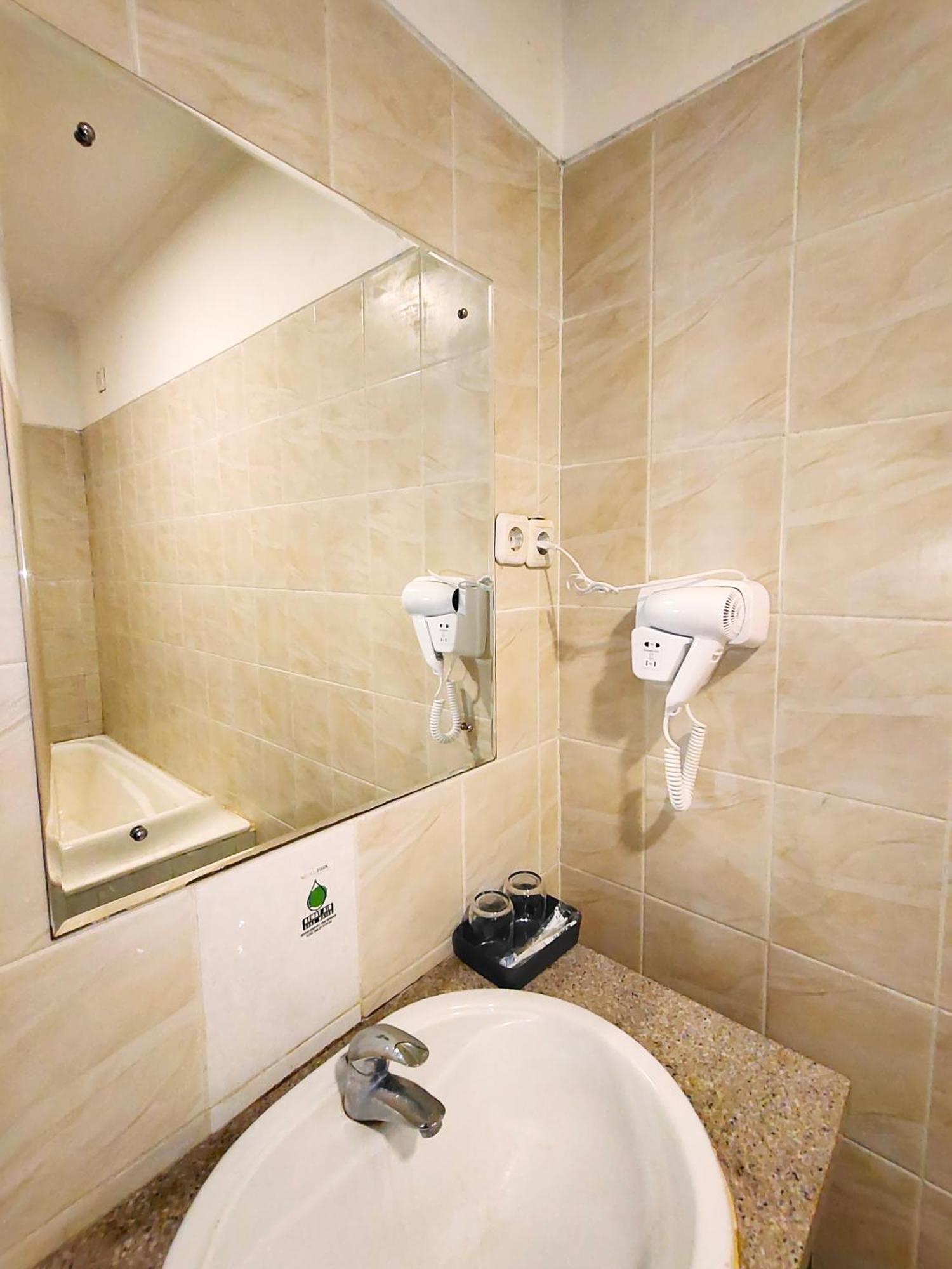 Royal Park Hotel Samarinda Buitenkant foto