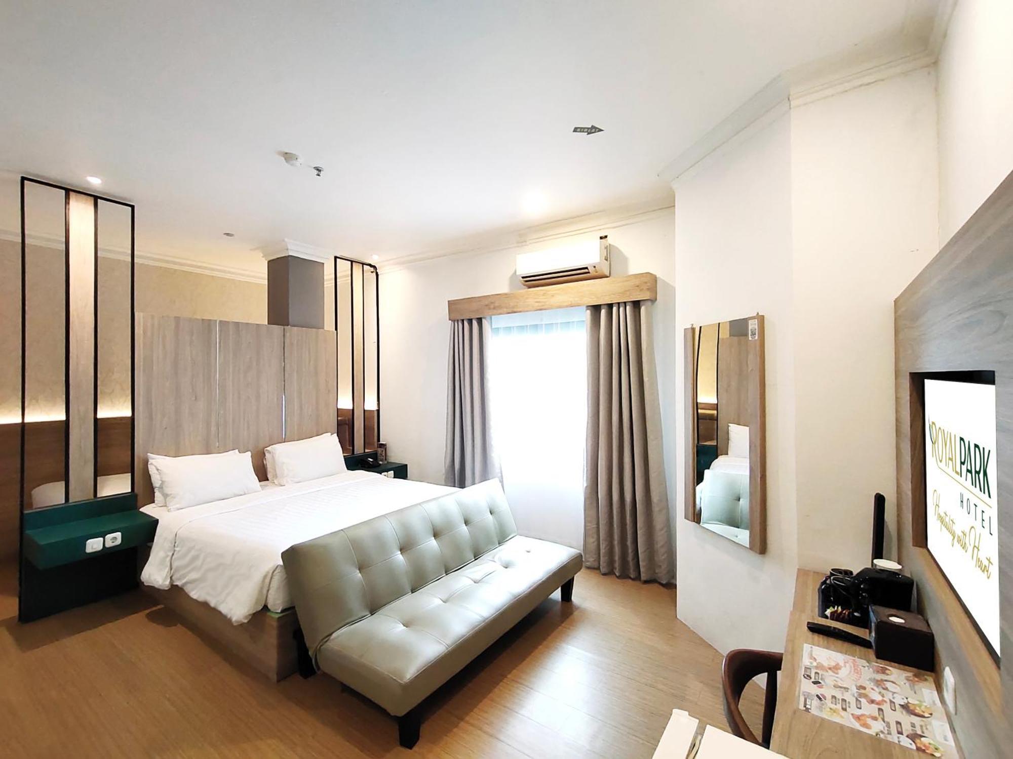 Royal Park Hotel Samarinda Buitenkant foto