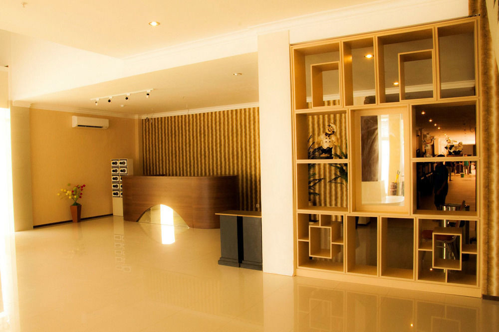 Royal Park Hotel Samarinda Buitenkant foto