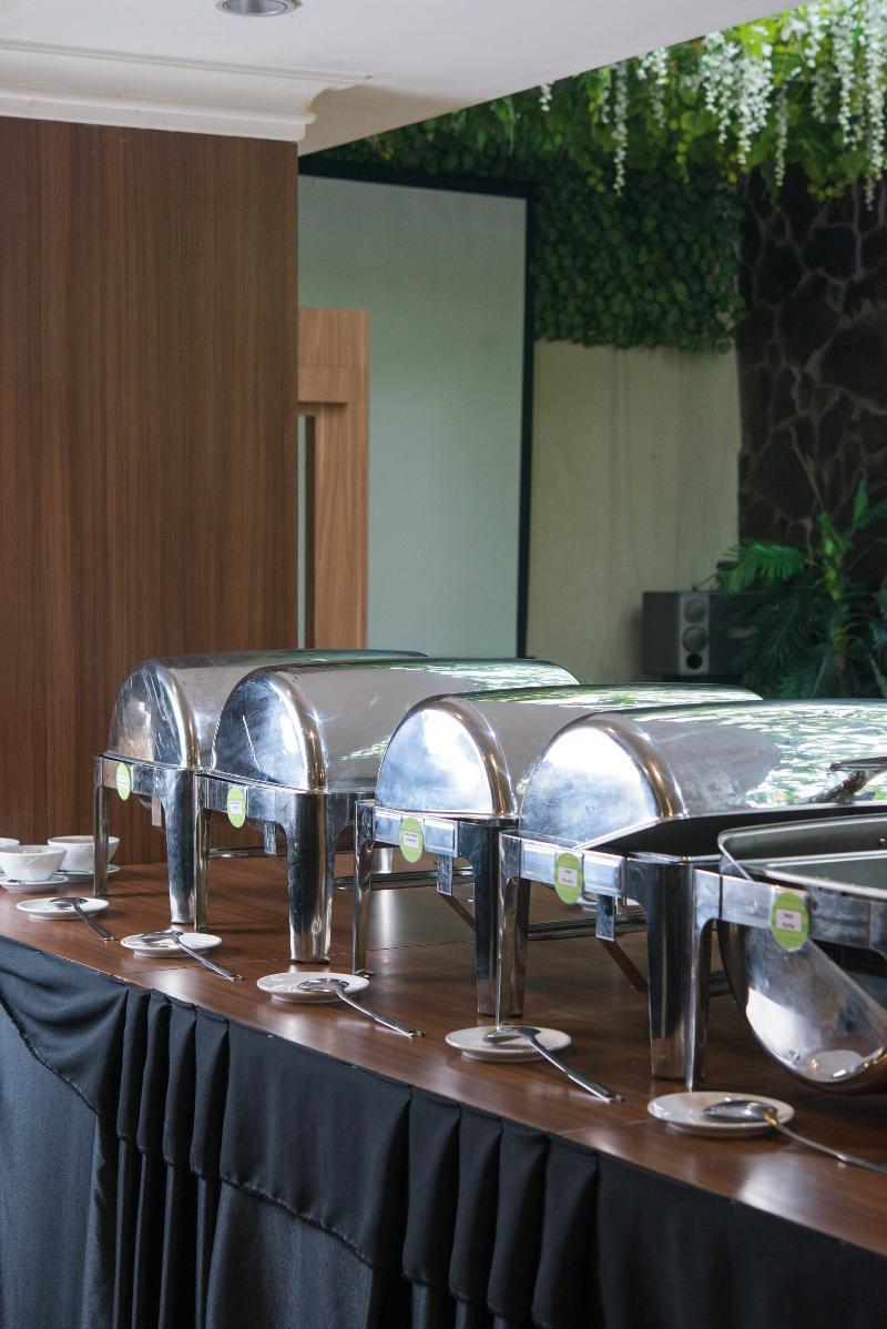 Royal Park Hotel Samarinda Buitenkant foto